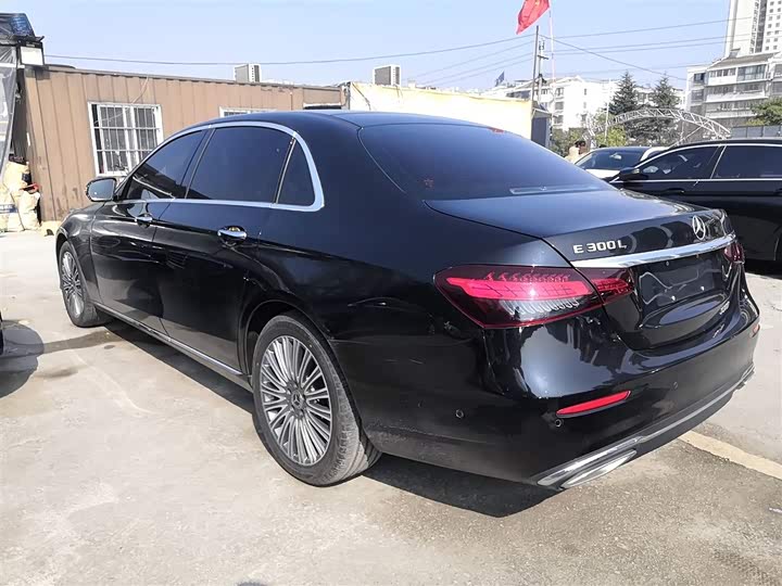 Фото 5 - Mercedes-Benz E-Class