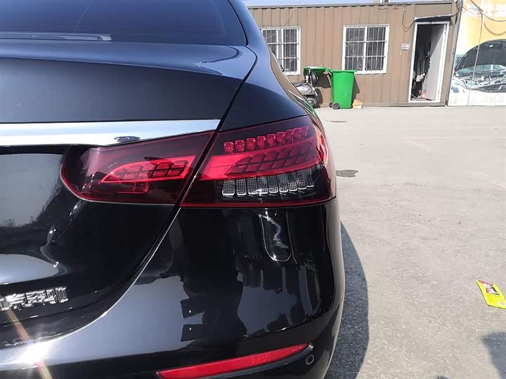 Фото 8 - Mercedes-Benz E-Class