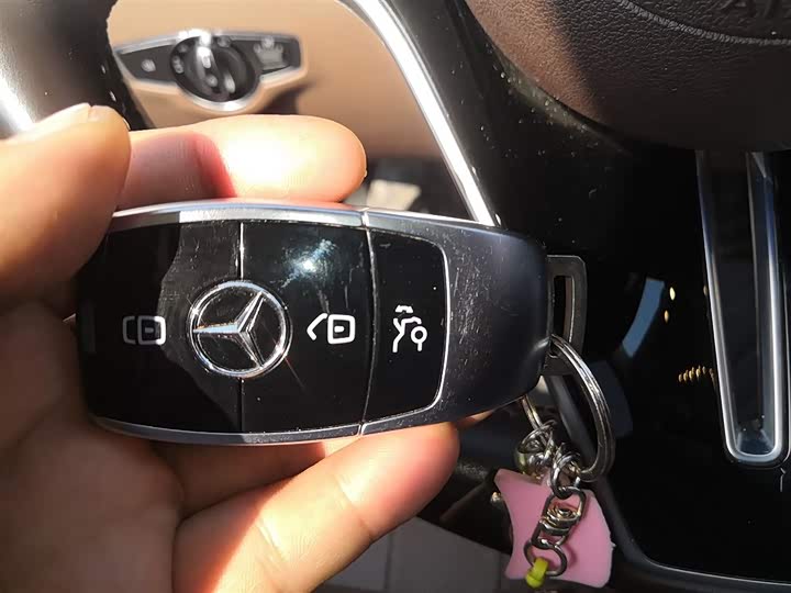 Фото 9 - Mercedes-Benz E-Class