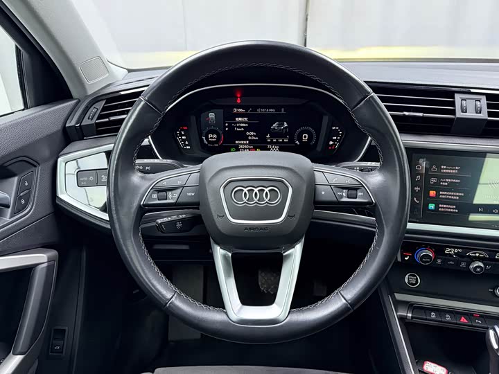 Фото 8 - Audi Q3