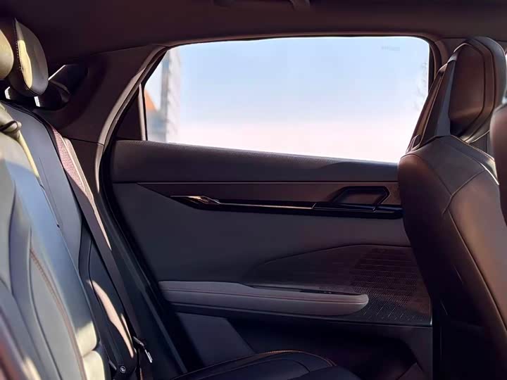 Фото 4 - Changan UNI-V