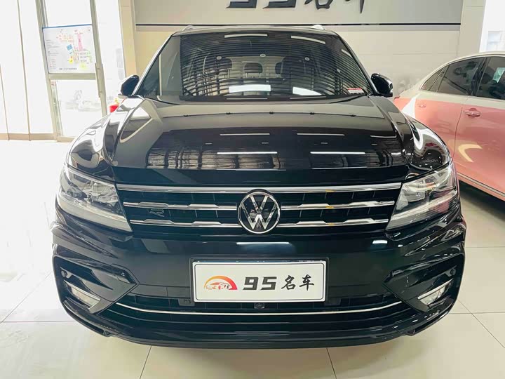 Фото 2 - Volkswagen Tiguan L Pro