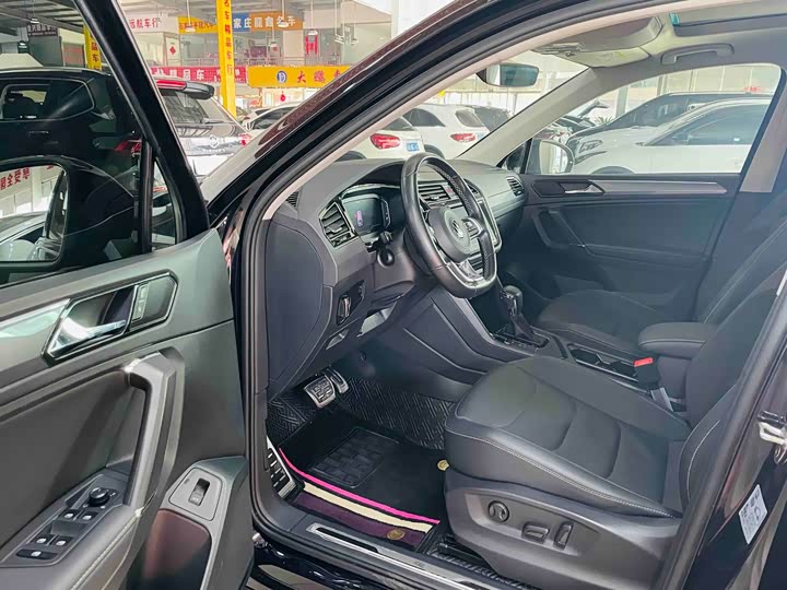 Фото 7 - Volkswagen Tiguan L Pro