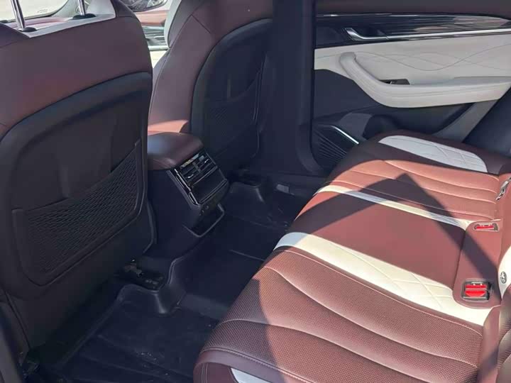 Фото 7 - Geely Monjaro