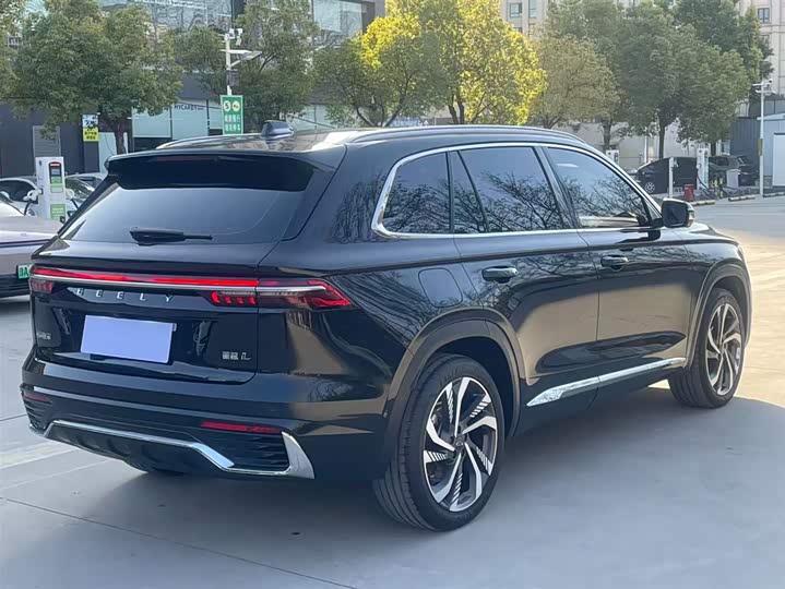 Фото 9 - Geely Monjaro