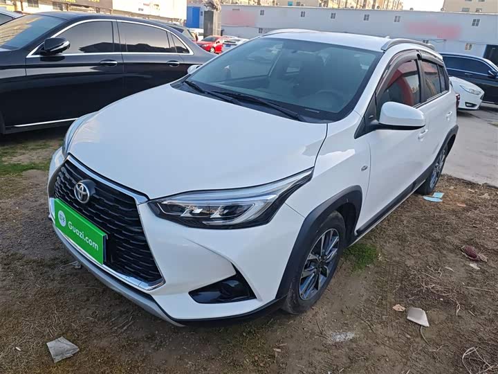 Фото 2 - Toyota Yaris L Hatchback