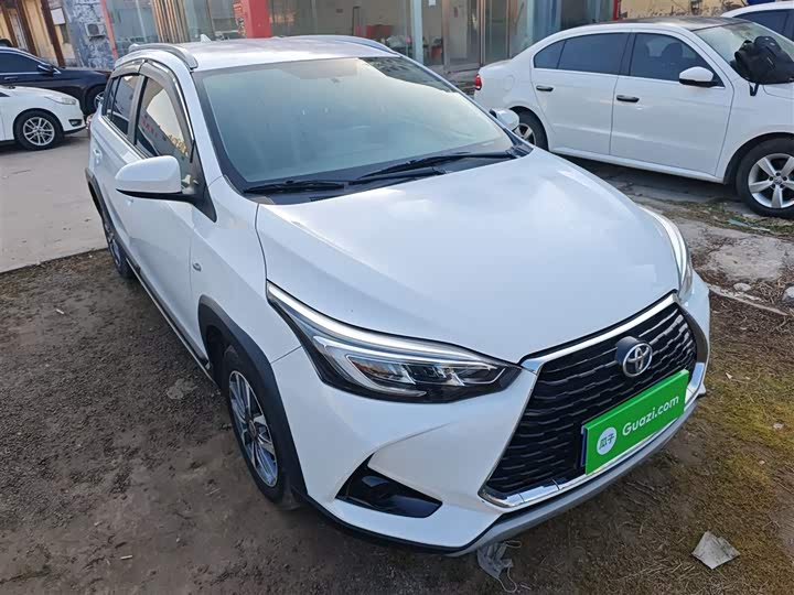 Фото 4 - Toyota Yaris L Hatchback