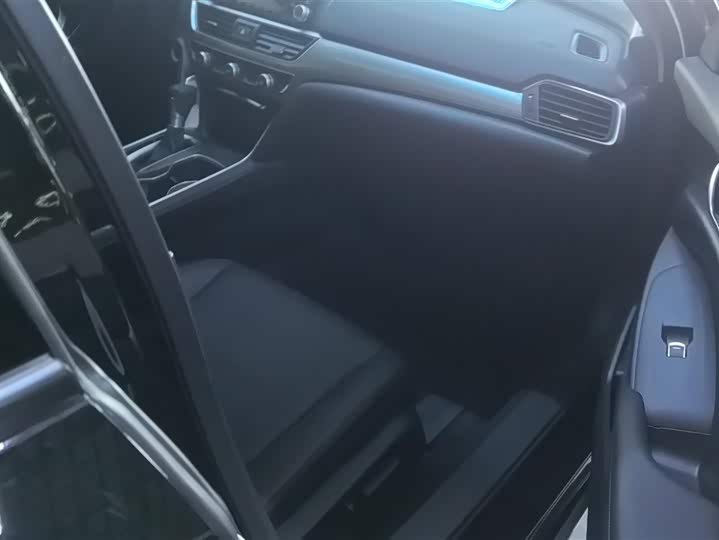 Фото 8 - Honda Accord