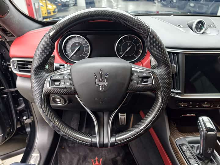 Фото 6 - Maserati Levante