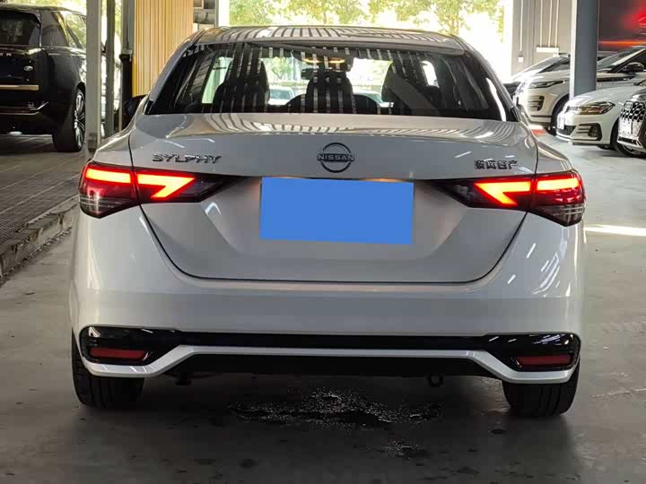 Фото 4 - Nissan Sylphy