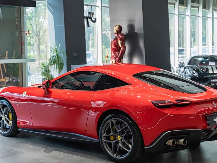 Фото 4 - Ferrari Roma