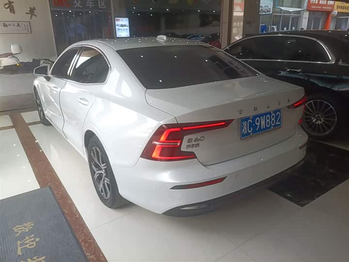 Фото 4 - Volvo S60