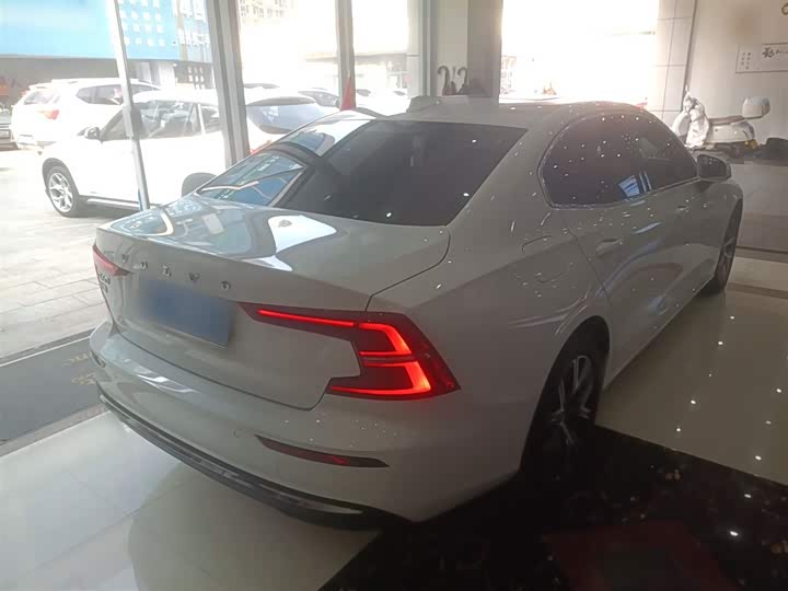 Фото 6 - Volvo S60