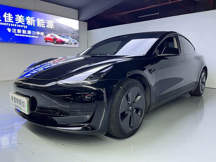 Фото 1 - Tesla Model 3