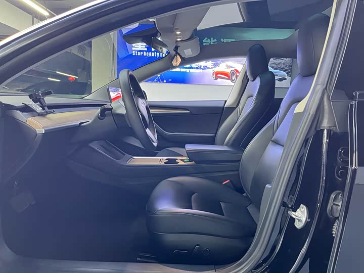 Фото 3 - Tesla Model 3