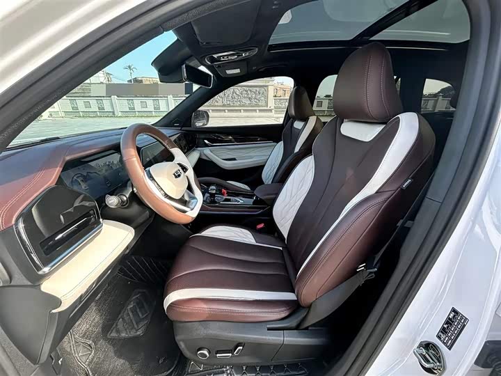 Фото 8 - Geely Monjaro