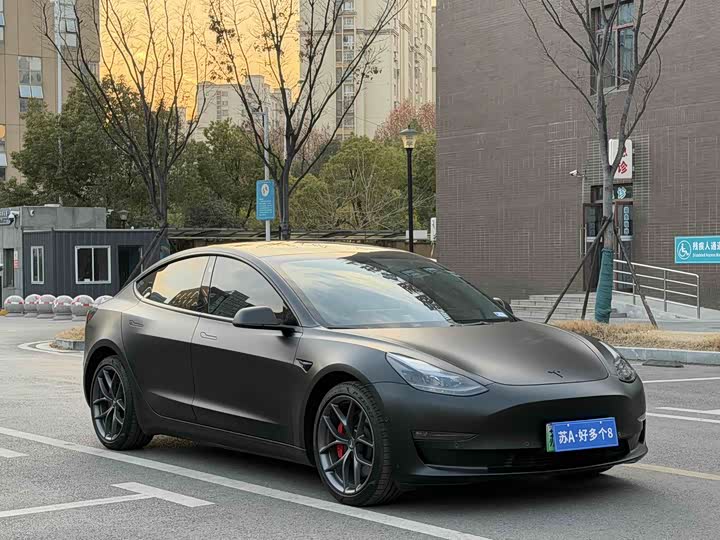 Фото 3 - Tesla Model 3