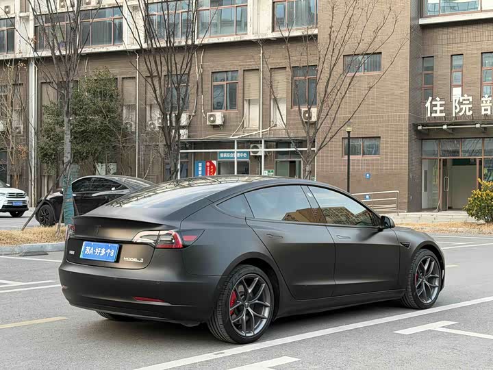 Фото 4 - Tesla Model 3