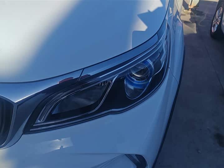 Фото 5 - Geely Vision X3