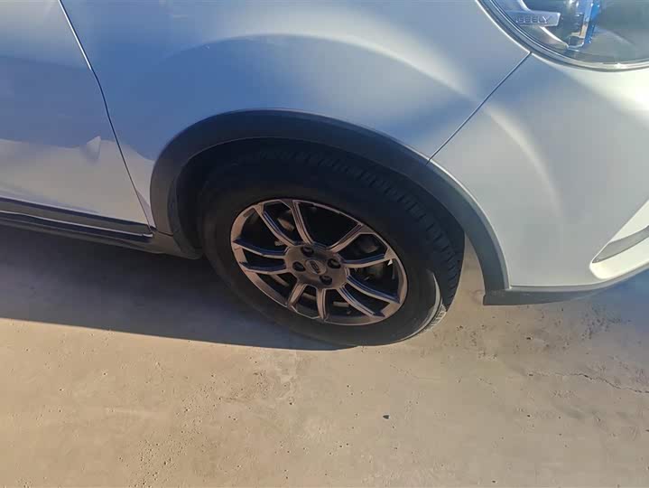 Фото 6 - Geely Vision X3