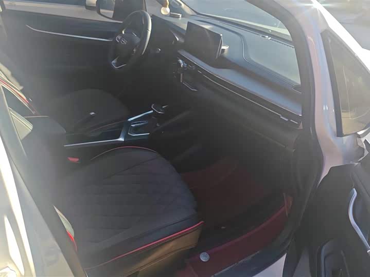 Фото 8 - Geely Vision X3