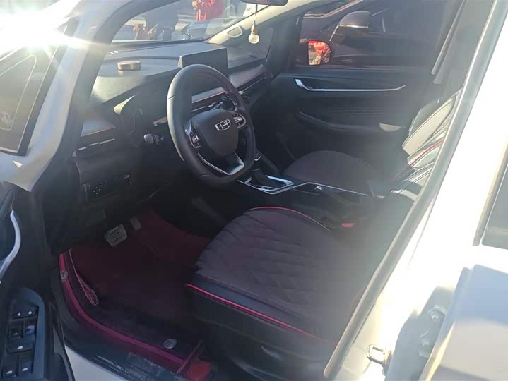 Фото 9 - Geely Vision X3