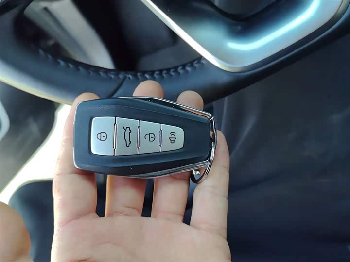 Фото 9 - Geely Emgrand