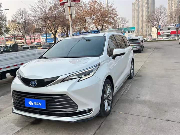 Фото 1 - Toyota Sienna