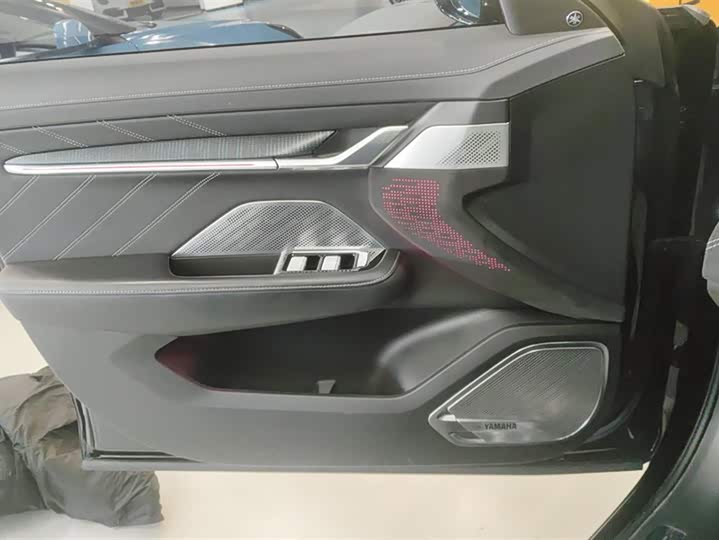 Фото 7 - Zeekr 001