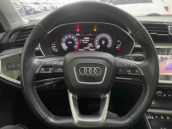 Фото 8 - Audi Q3