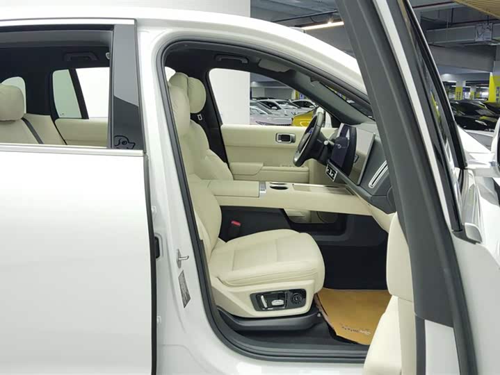 Фото 8 - LiXiang L7