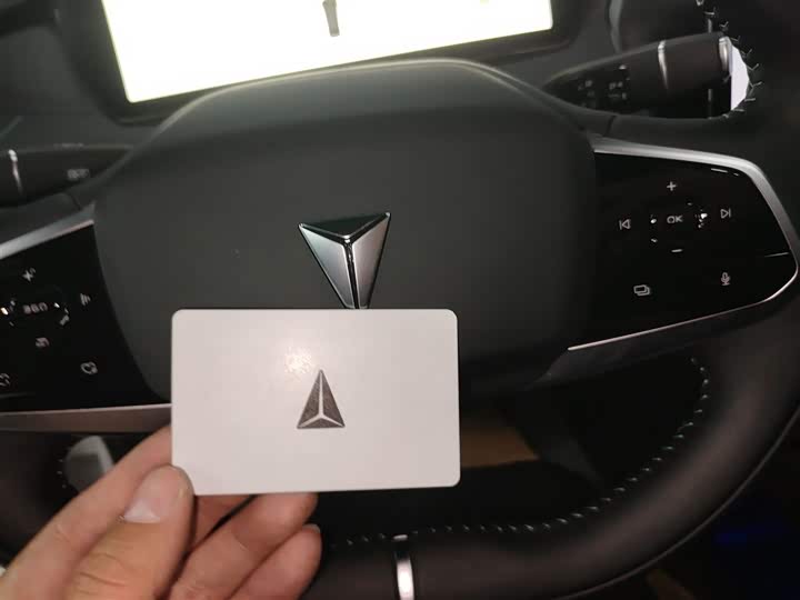 Фото 9 - Changan Deepal SL03