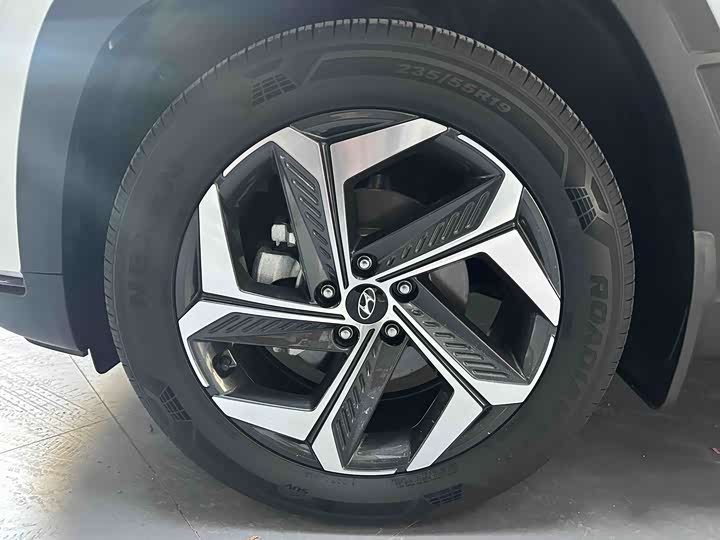 Фото 2 - Hyundai Tucson L