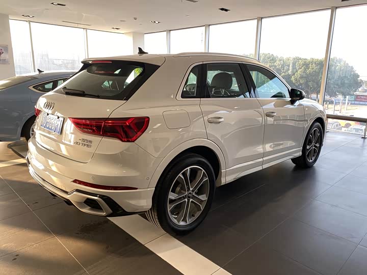 Фото 7 - Audi Q3