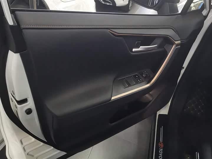 Фото 7 - Toyota Wildlander