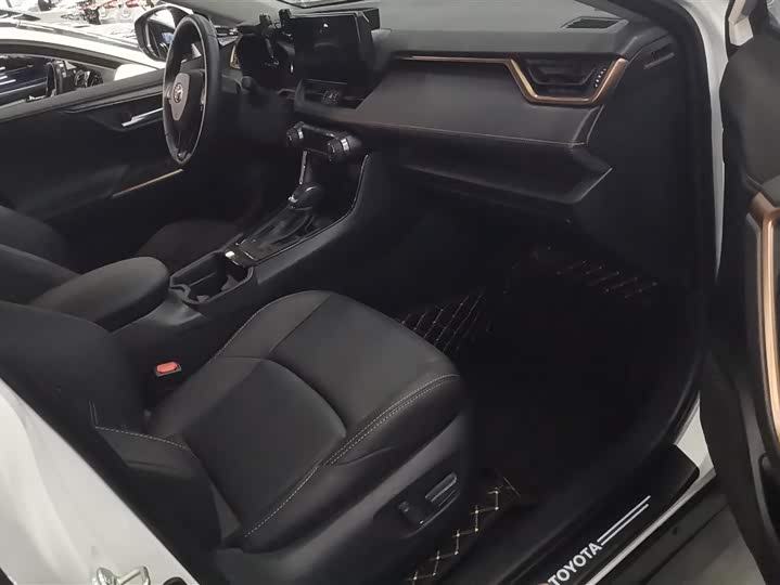 Фото 8 - Toyota Wildlander