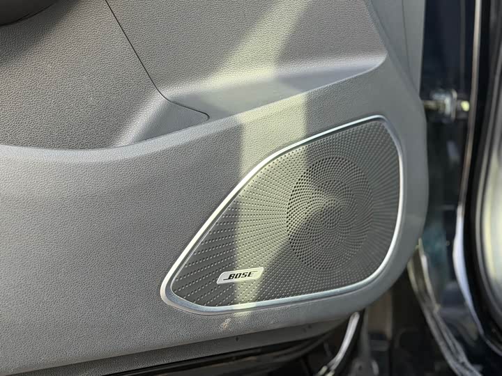 Фото 9 - Hongqi HS5