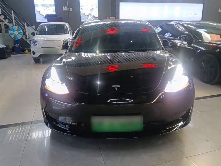 Фото 3 - Tesla Model 3