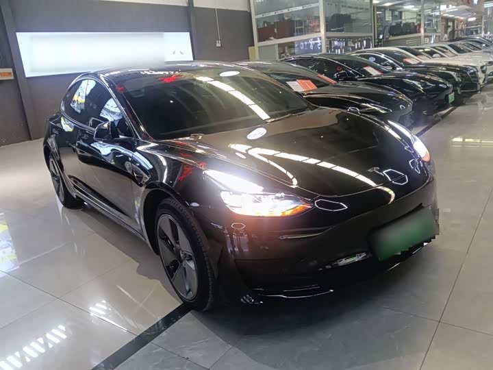Фото 4 - Tesla Model 3