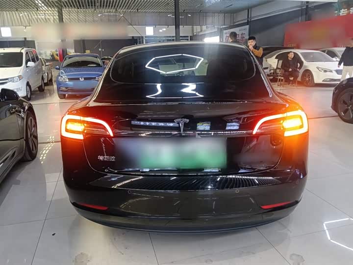 Фото 6 - Tesla Model 3