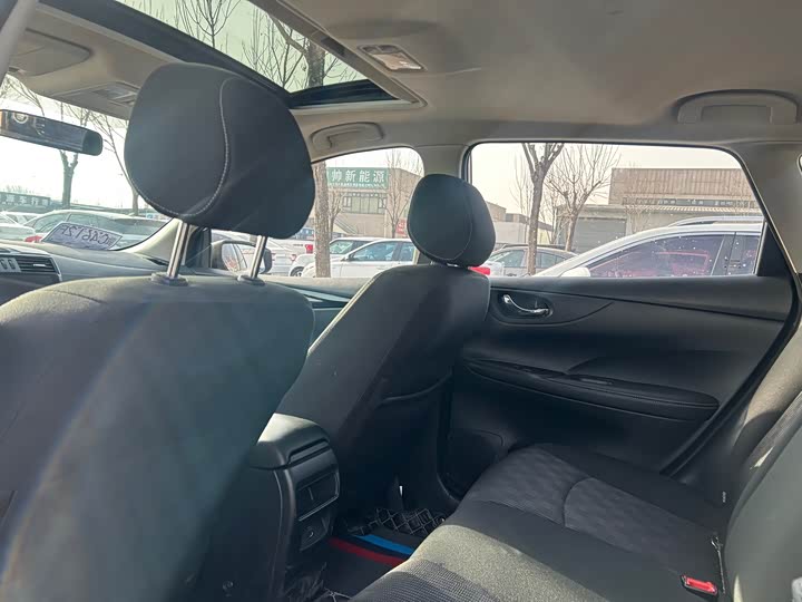 Фото 5 - Nissan Tiida