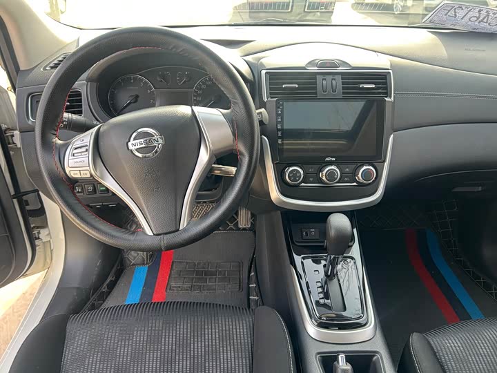 Фото 6 - Nissan Tiida