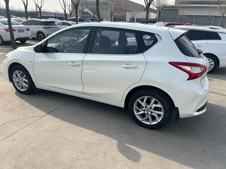 Фото 9 - Nissan Tiida