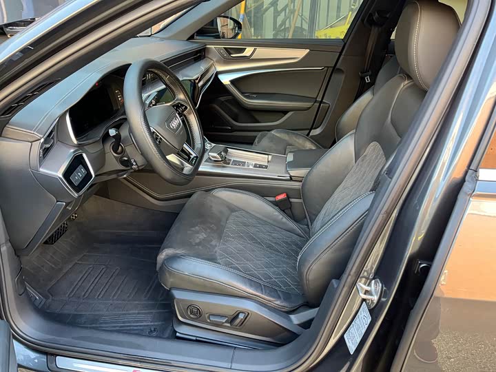 Фото 6 - Audi A6L