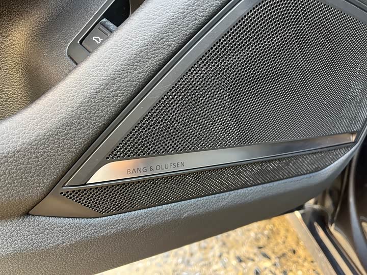 Фото 9 - Audi A6L