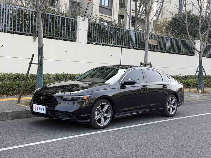 Фото 1 - Honda Accord