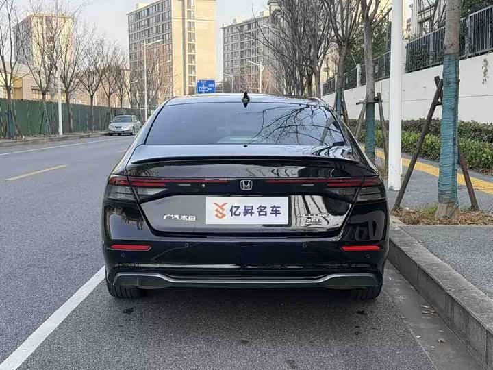 Фото 4 - Honda Accord