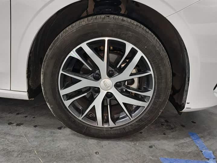 Фото 6 - Geely Emgrand