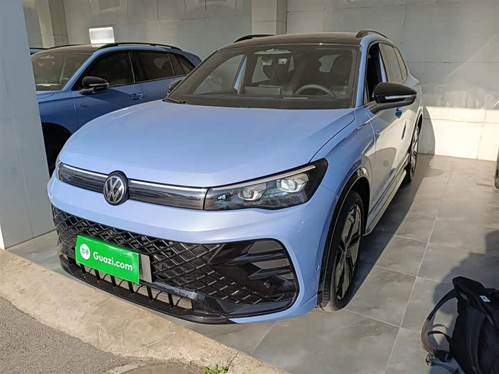 Фото 2 - Volkswagen Tiguan L Pro