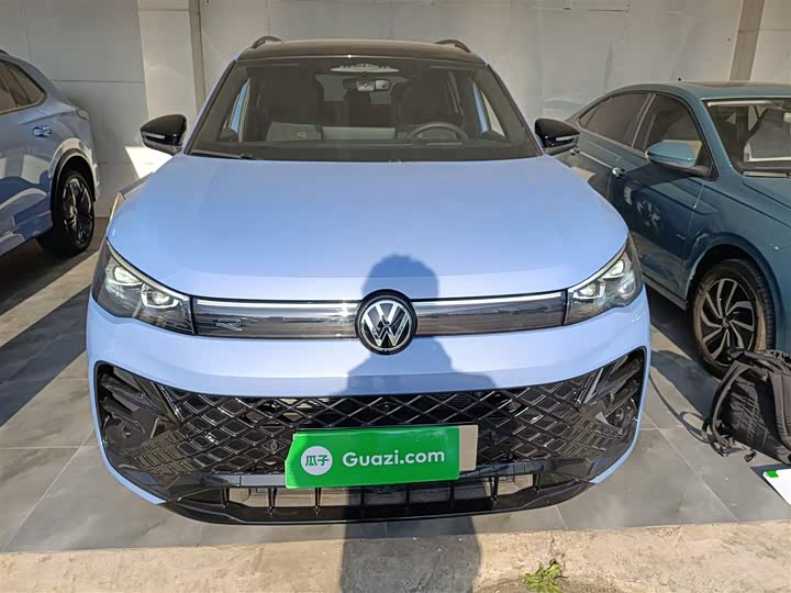 Фото 3 - Volkswagen Tiguan L Pro